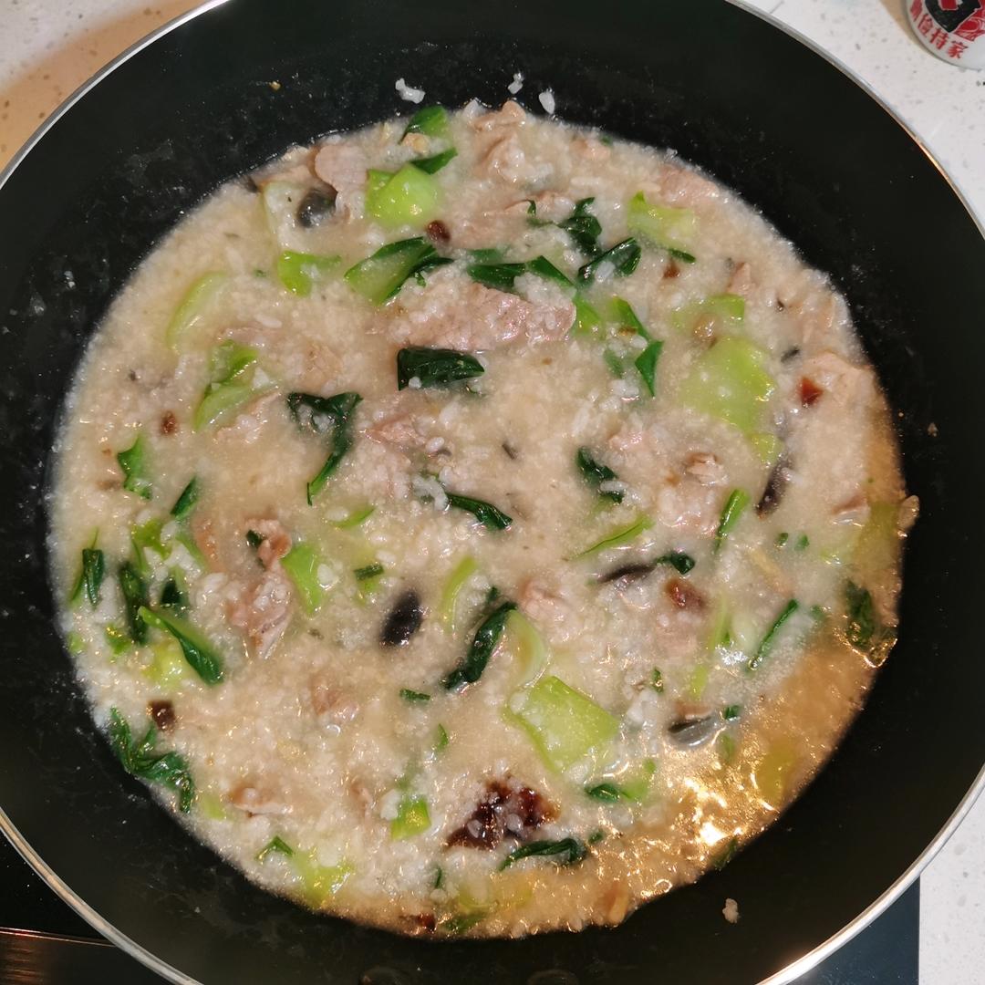 妈妈👩教我做的皮蛋瘦肉粥🥣简单快捷美味😋