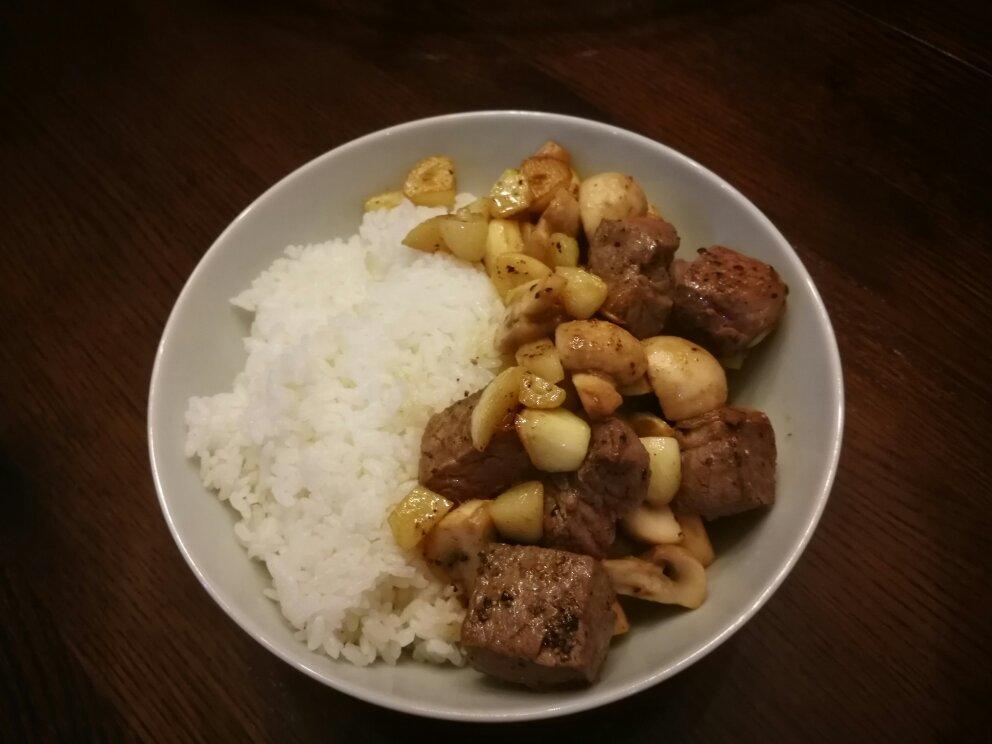 蒜香菲力牛肉粒