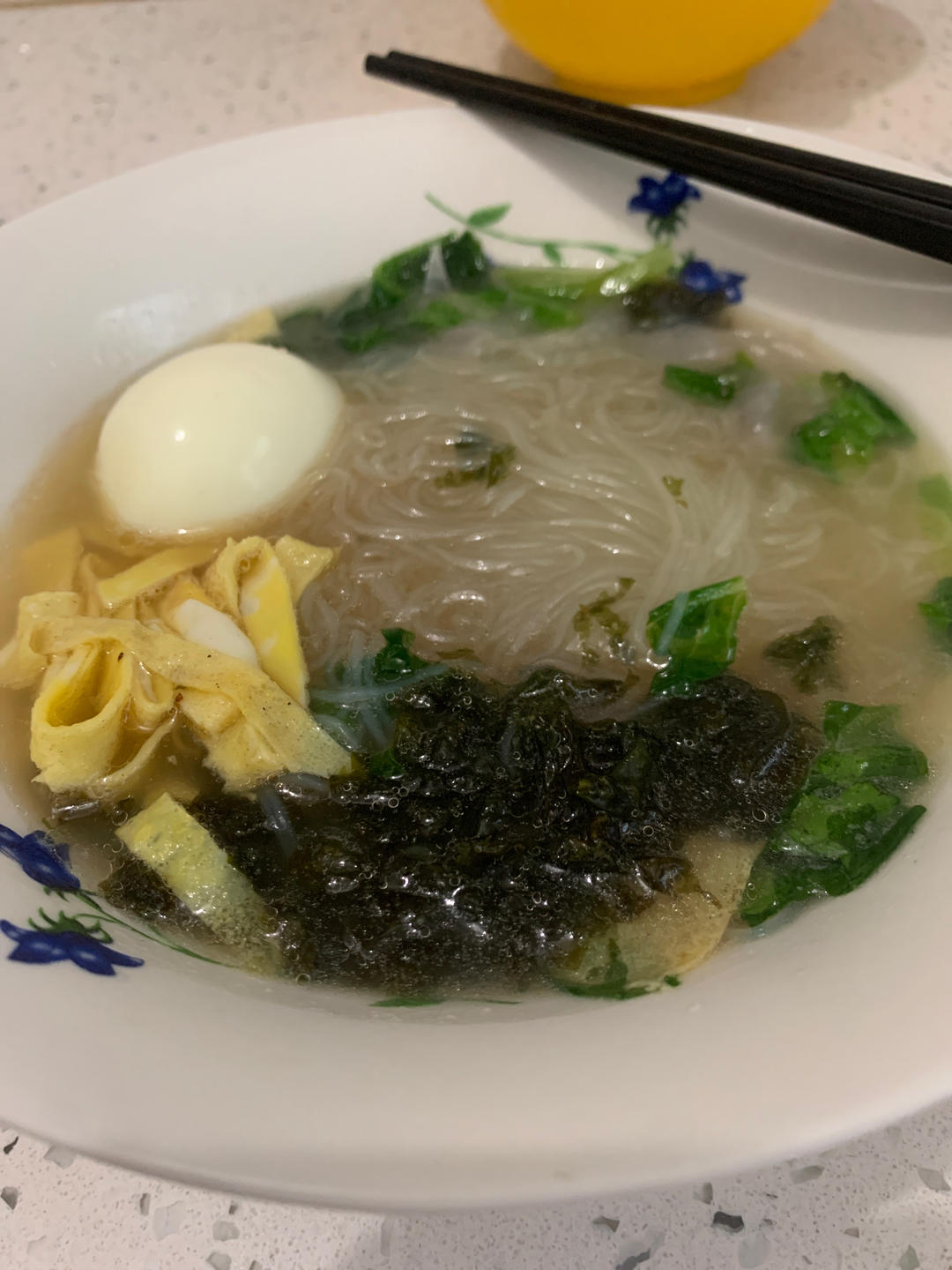 汤汁鲜美营养！好吃的清汤紫菜粉丝