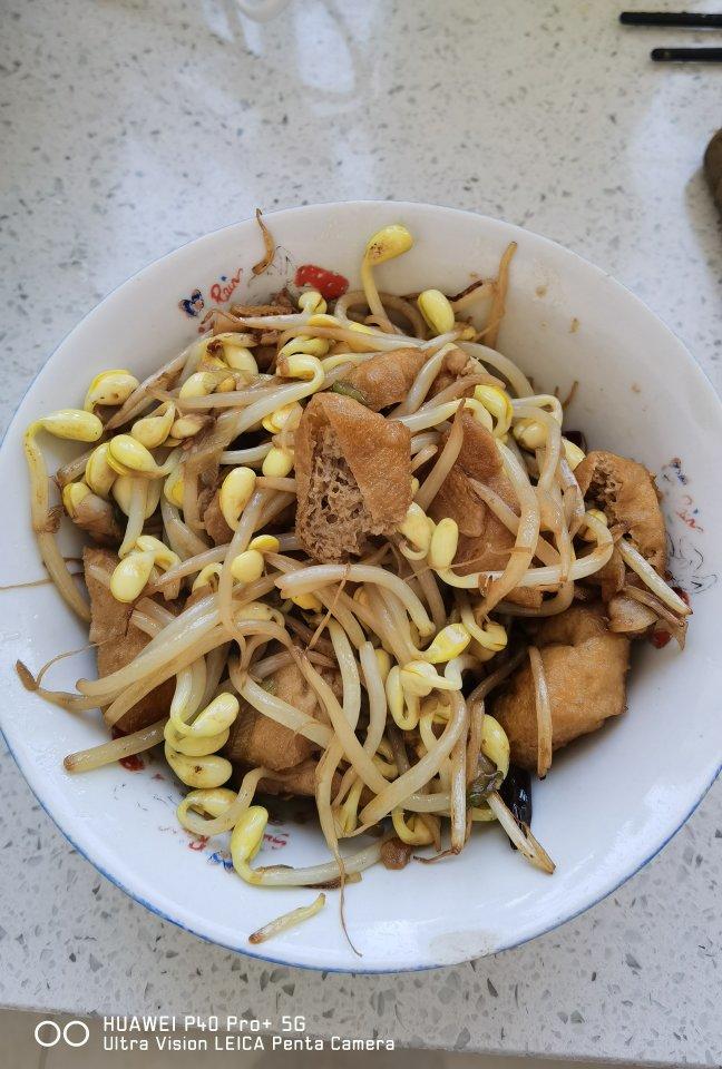 黄豆芽炒油豆腐