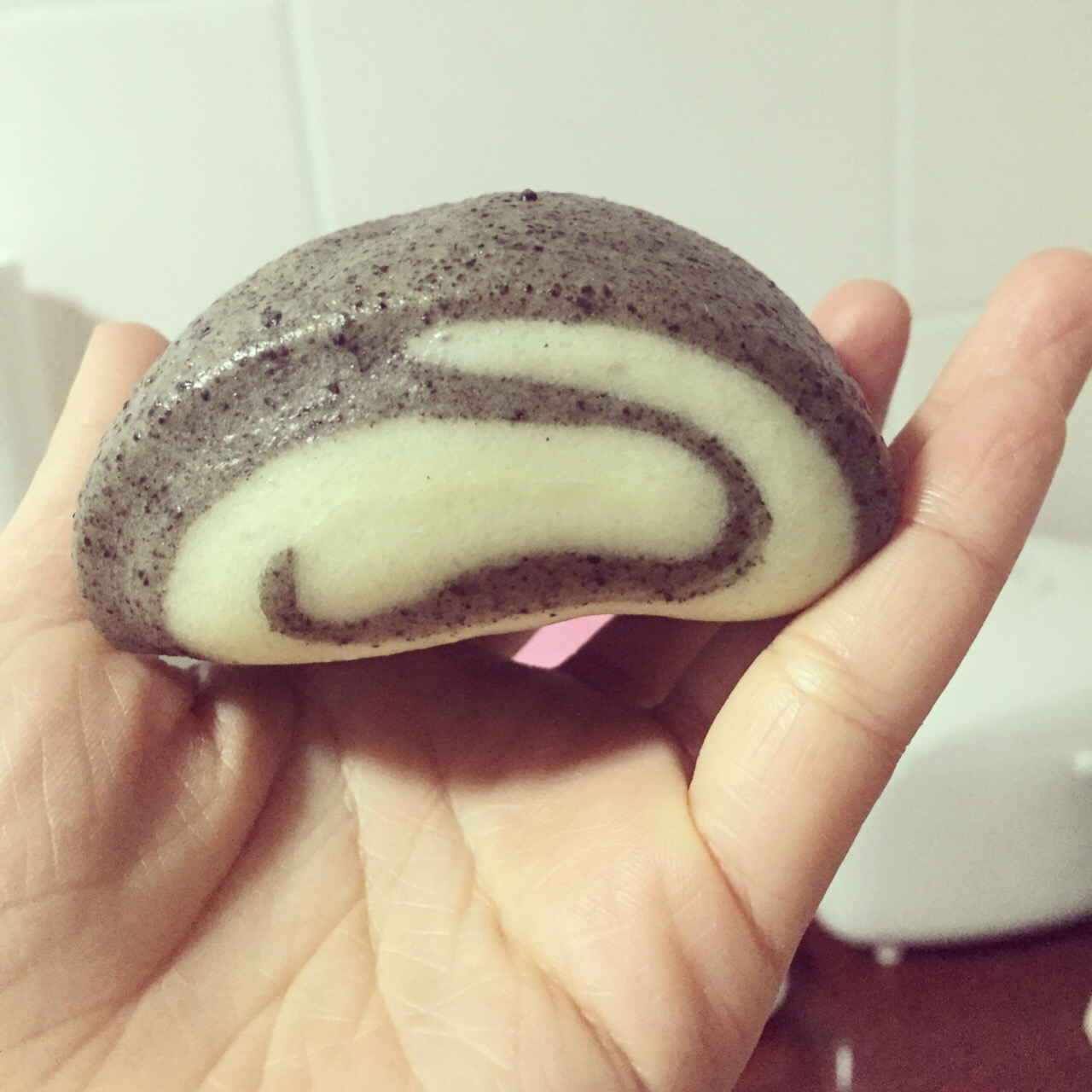 黑白双色芝麻卷