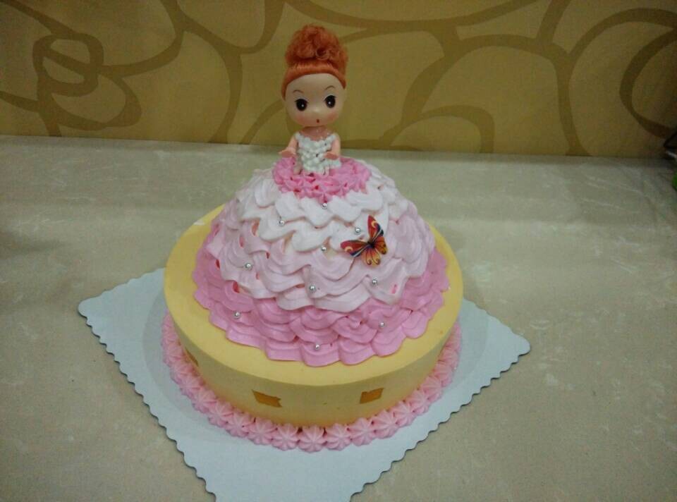 奶油水果装饰蛋糕