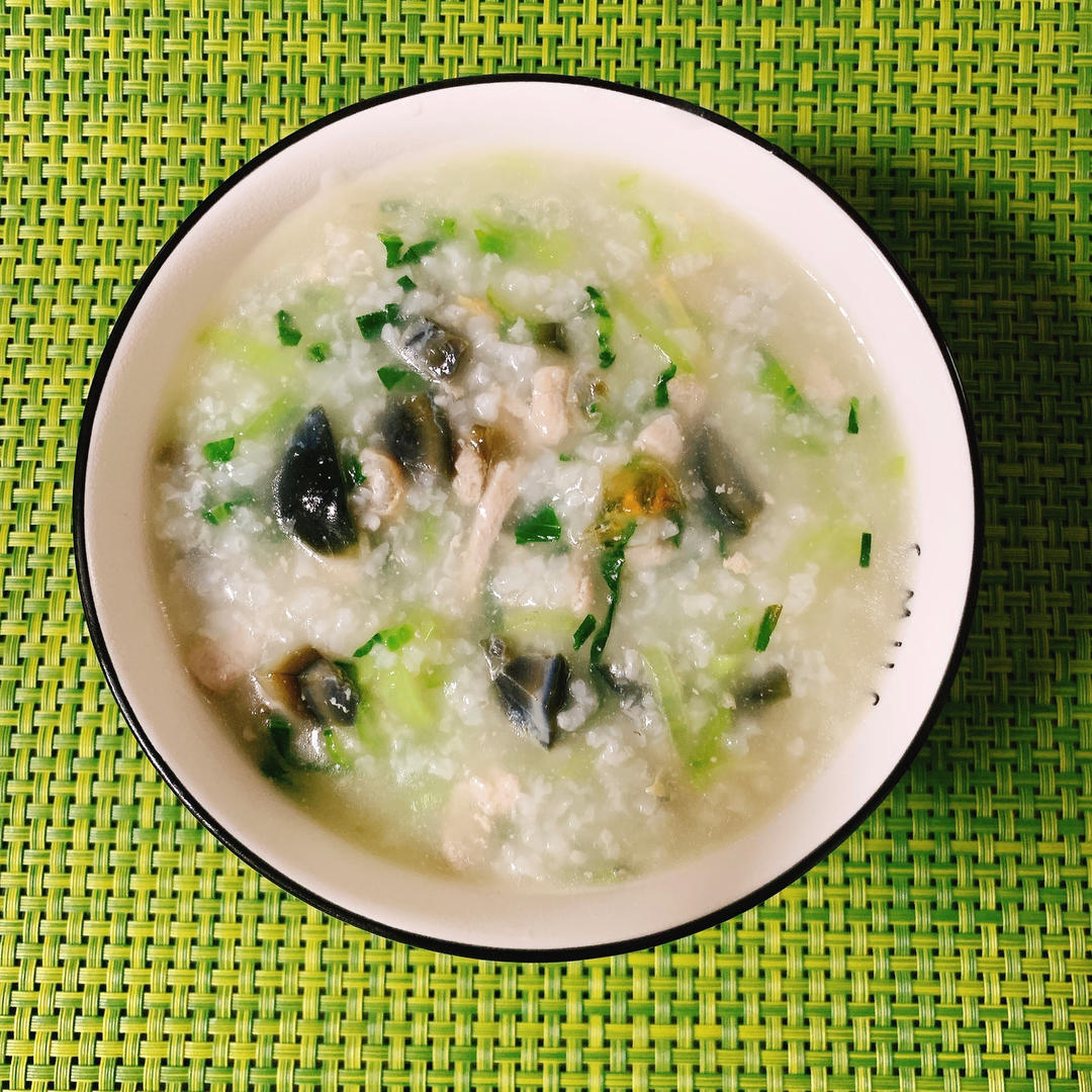 妈妈👩教我做的皮蛋瘦肉粥🥣简单快捷美味😋