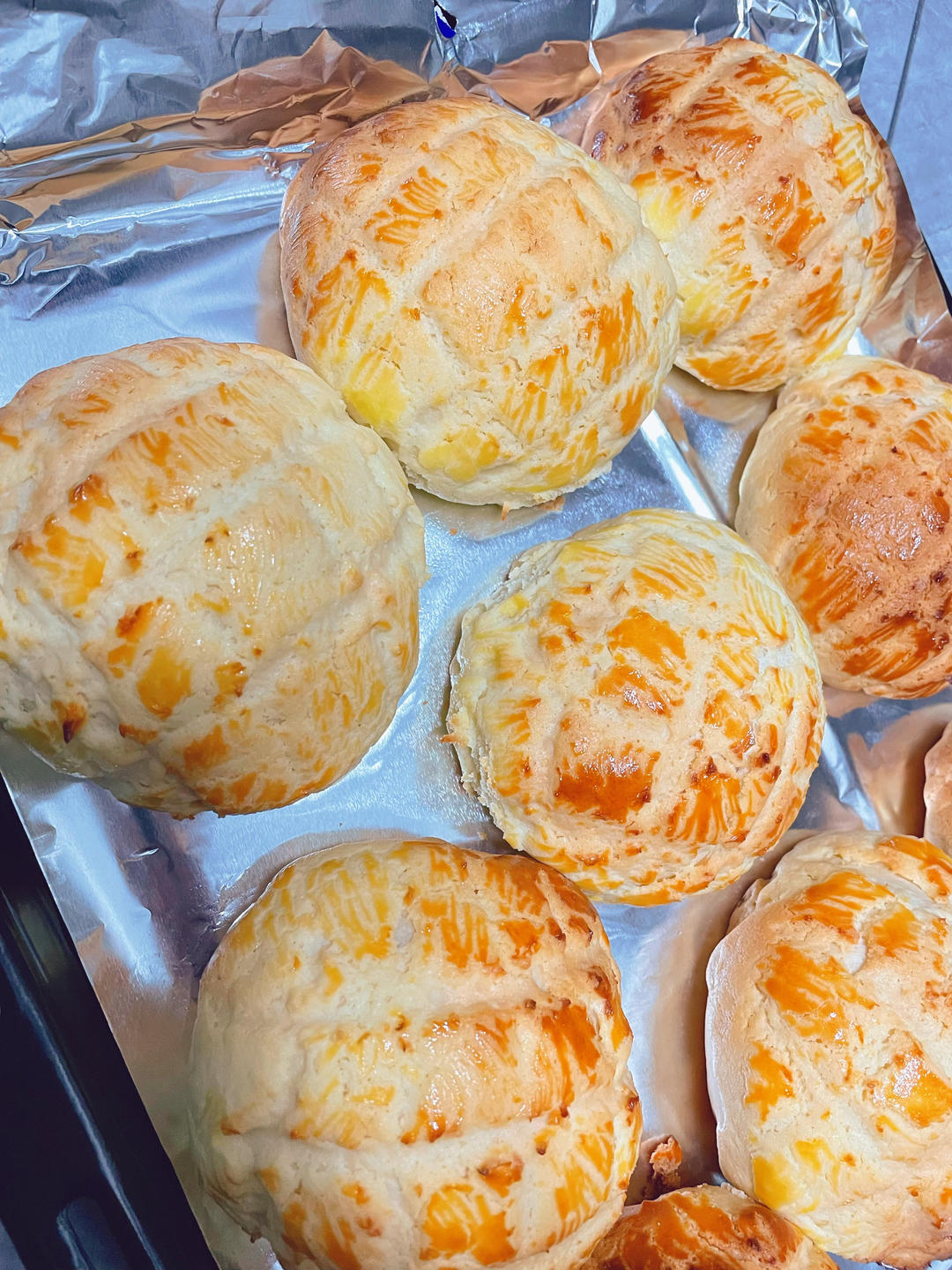 好吃到炸裂的港式菠萝包（附带制作酥皮的小视频）
