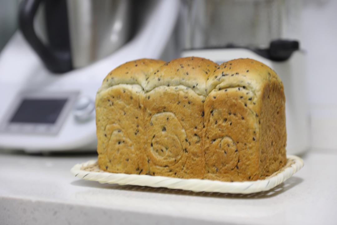 ✔️越嚼越香de黑芝麻咸吐司