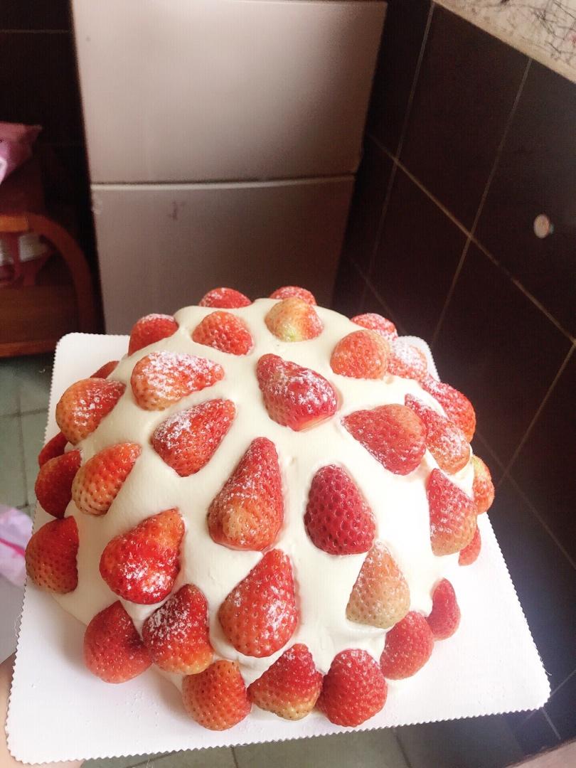 六寸草莓炸弹