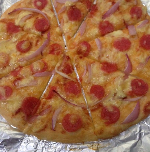 薄饼脆皮火腿pizza