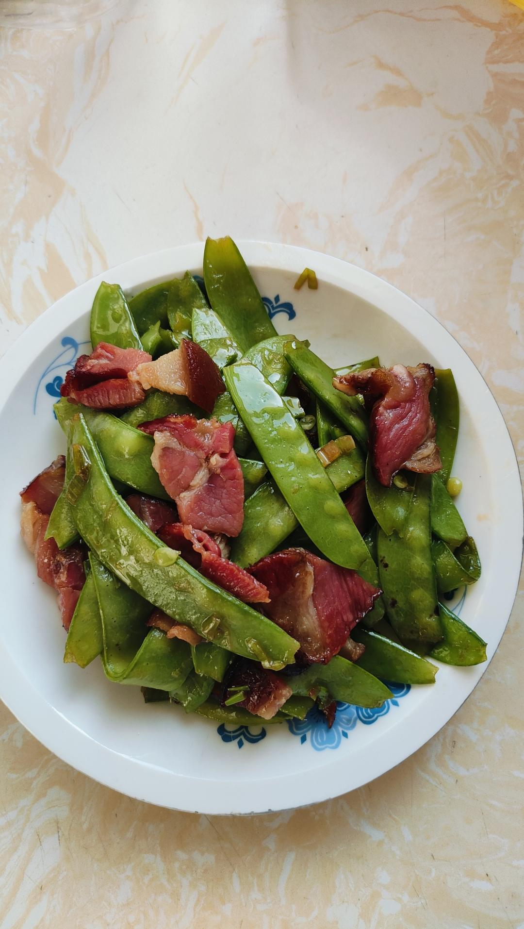 荷兰豆木耳炒腊肉【简单】