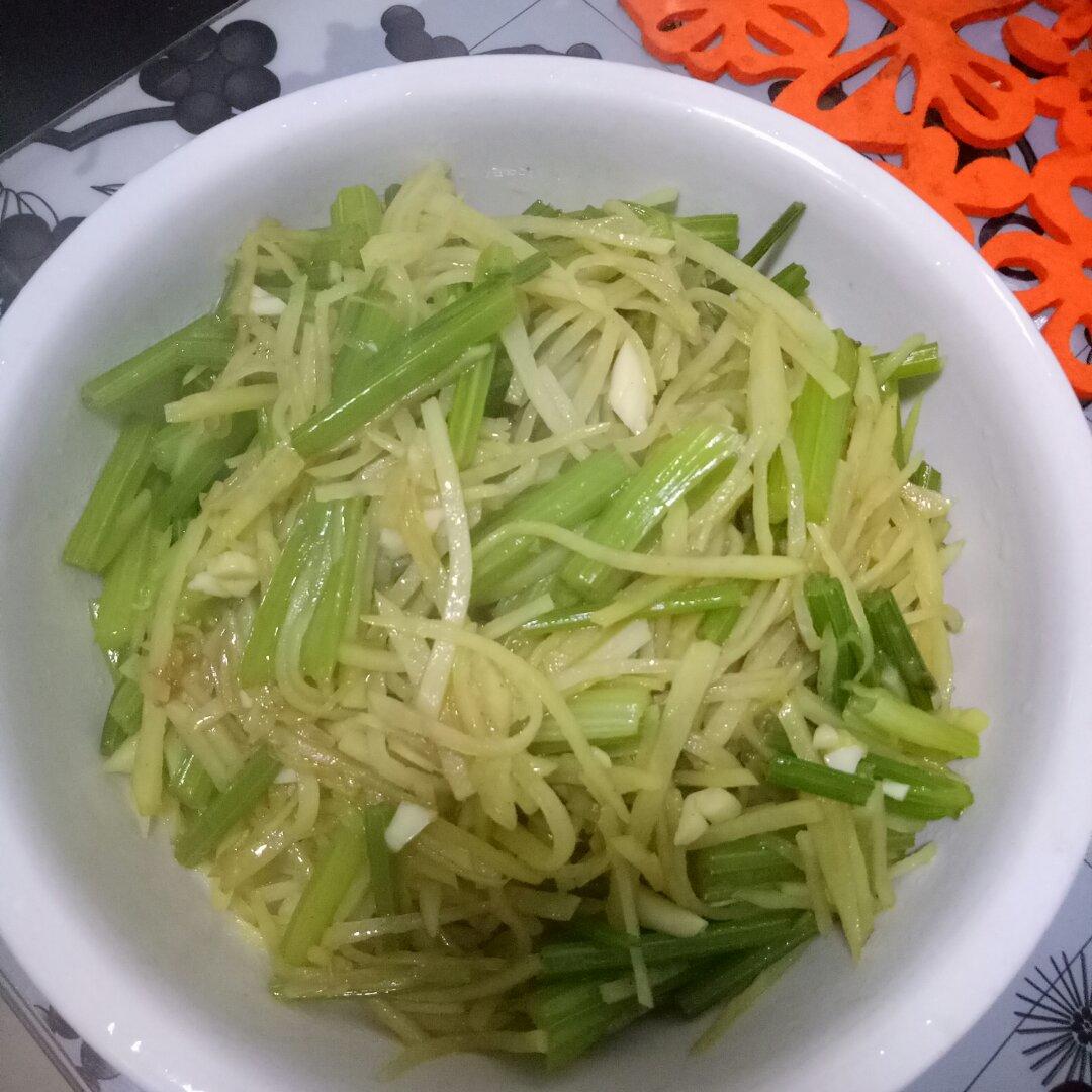 土豆炒芹菜