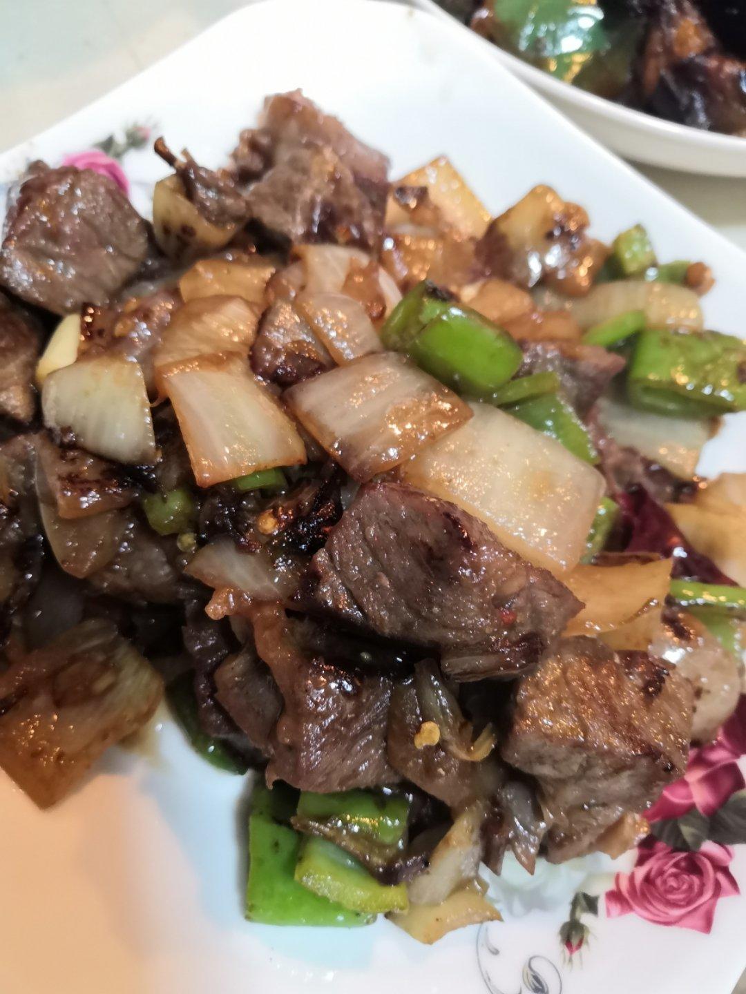 孜然洋葱炒牛肉粒