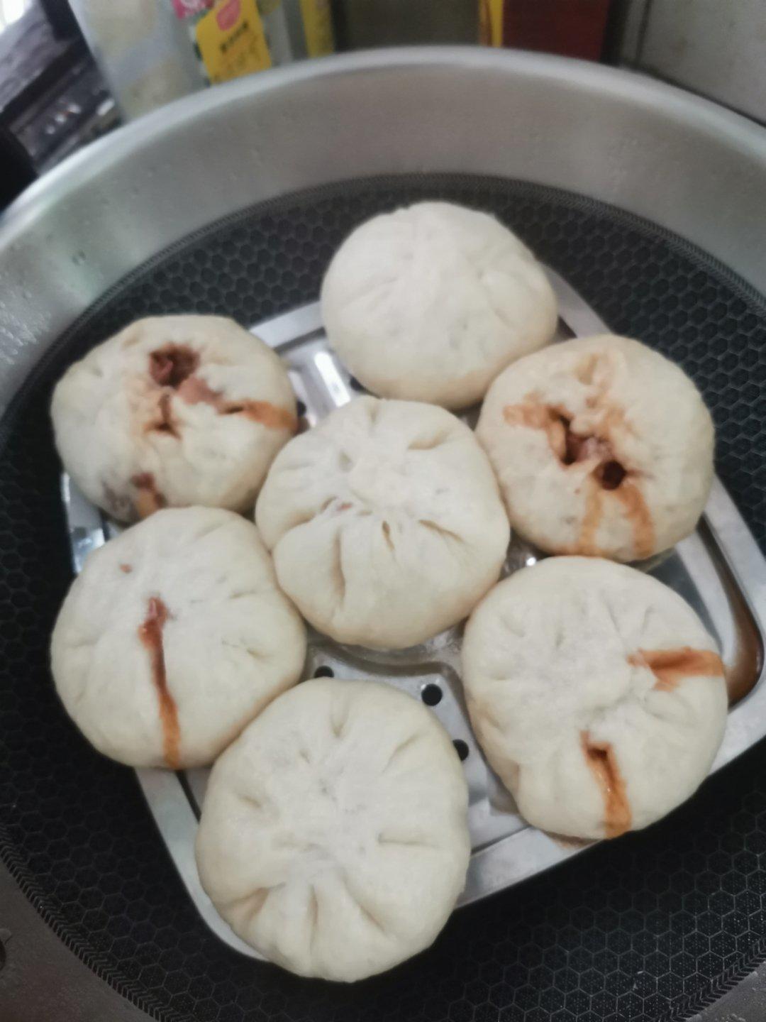 云朵般松软爆浆蜜汁叉烧包