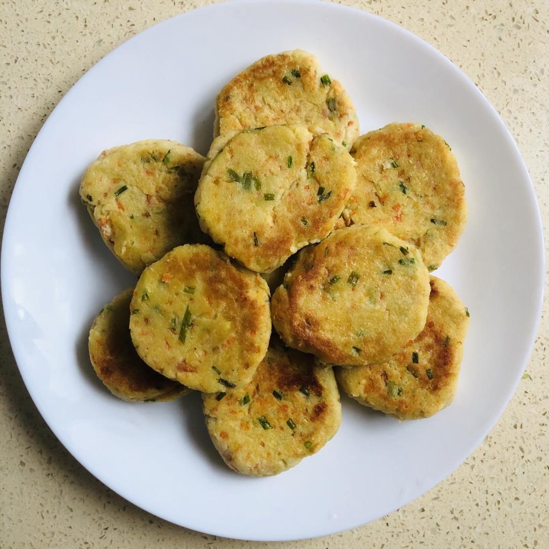 爱美食的金猪做的豆腐渣鸡蛋饼