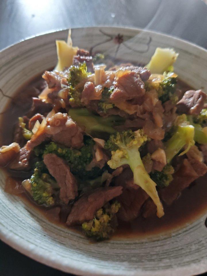 减脂三餐·电饭煲 |无油西兰花炖嫩牛肉