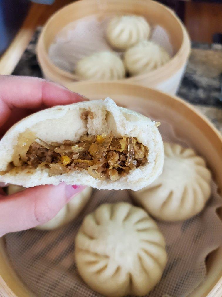 一朵小蜜桃做的酸菜肉末粉丝包