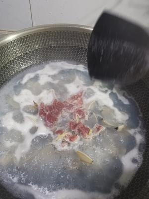 鲜掉眉毛的白蛤瘦肉芥菜汤的做法 步骤6