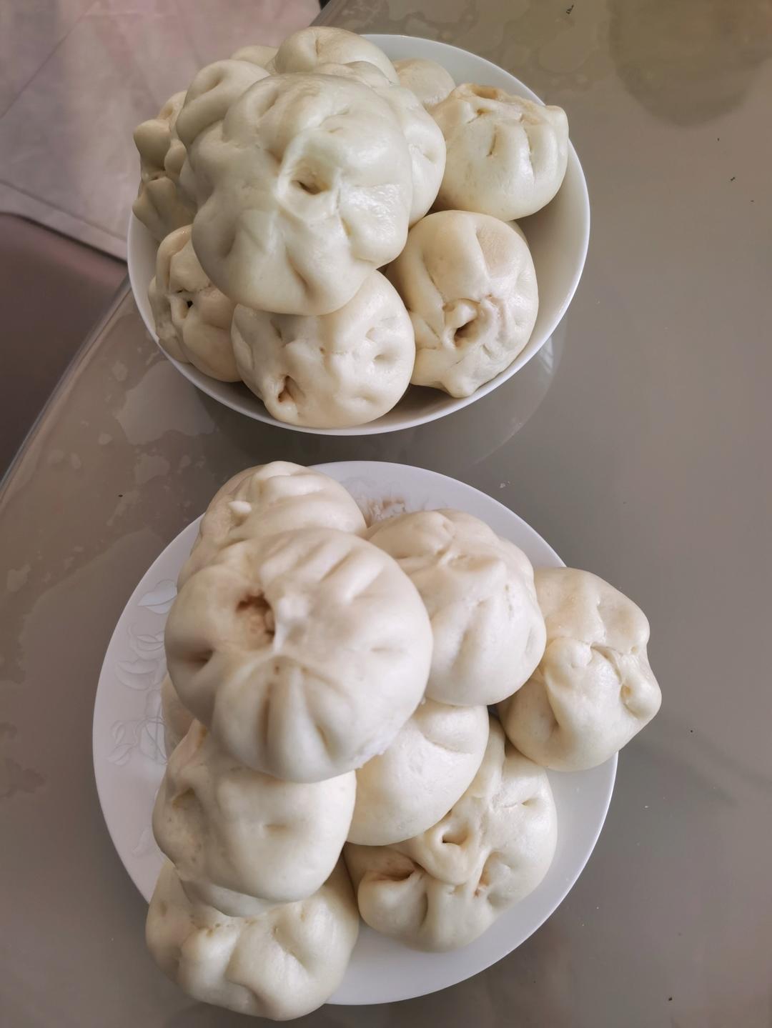 松软多汁的肉包子