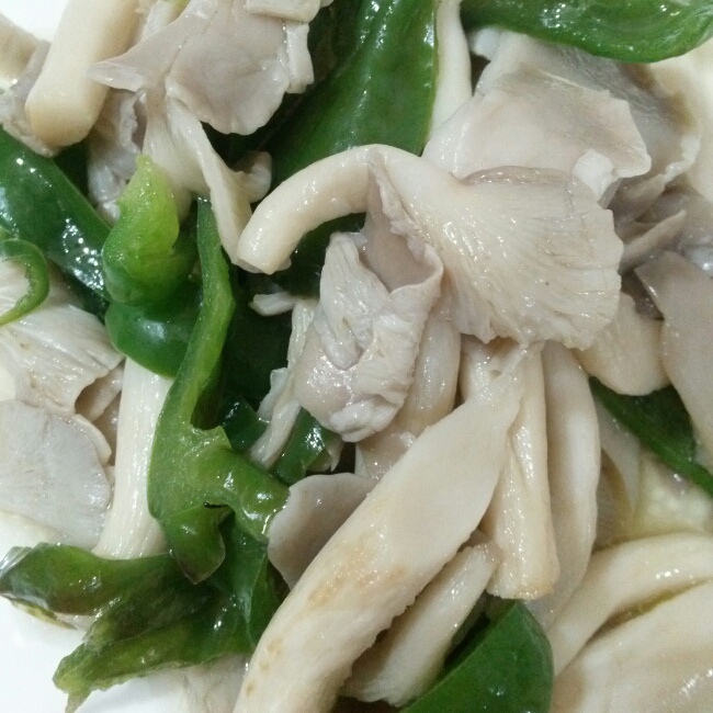 青椒海鲜菇爆炒肉片