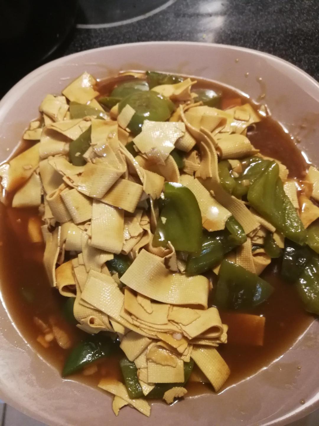 不用厨艺的尖椒干豆腐