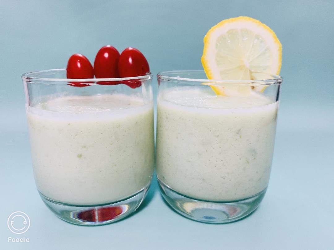 自制hey juice排毒果蔬汁。