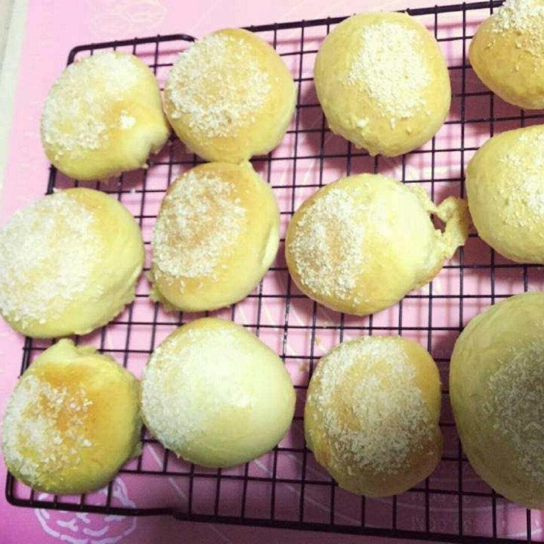 草莓甜甜圈