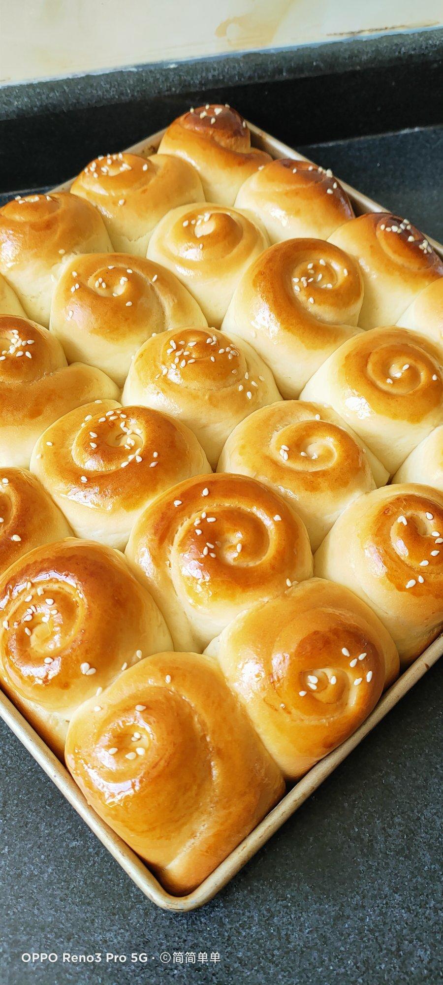 简简单单婷婷做的脆底蜂蜜小面包