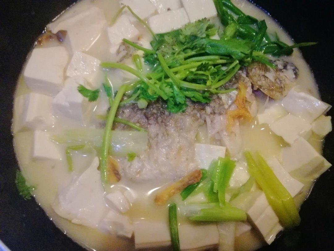 鲫鱼豆腐汤