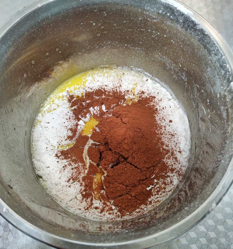 超简单，成功率100%巧克力/原味戚风蛋糕胚的做法 步骤3
