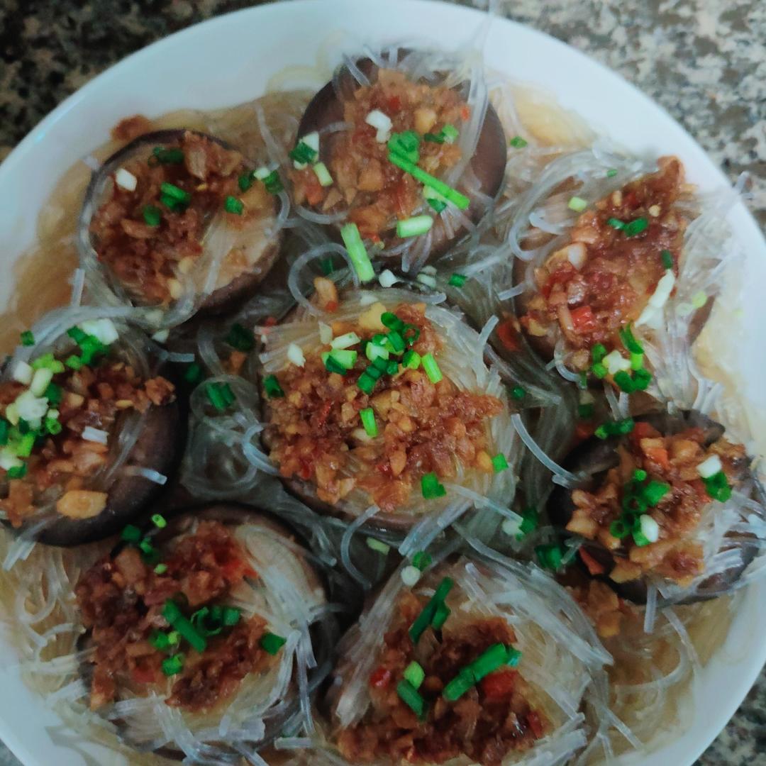 简单好吃的  蒜蓉粉丝蒸香菇