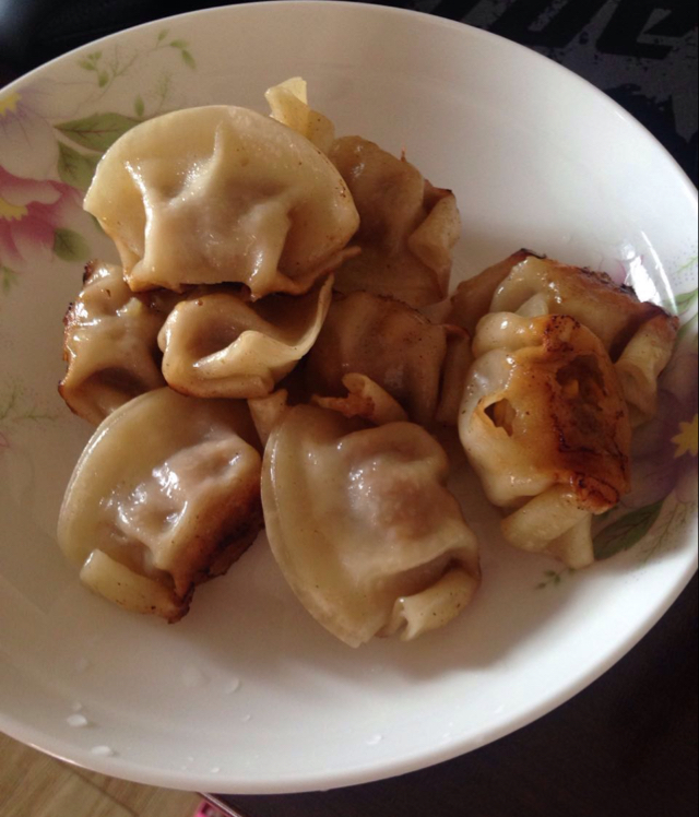 速冻水饺吃腻了吗~变锅贴吧(๑´ڡ`๑)