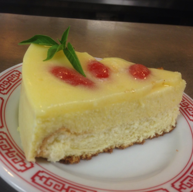 吉祥鱼草莓果冻蛋糕