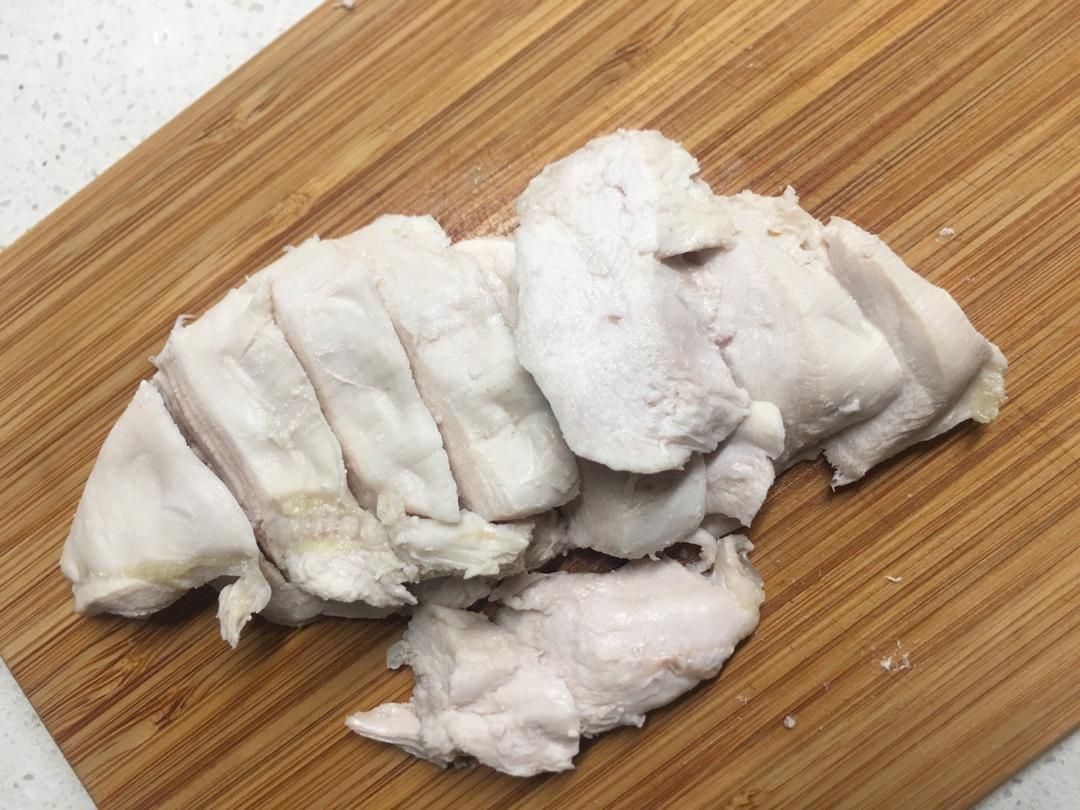 yu2828做的水煮也粉嫩不干柴的鸡胸肉【附万能蘸水】