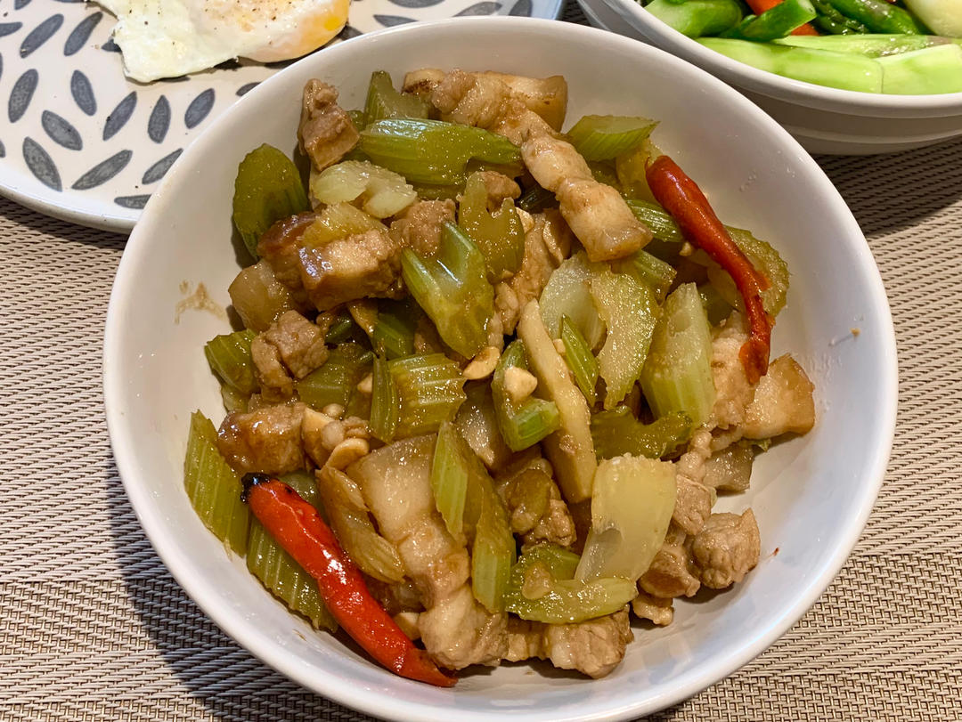 下饭芹菜炒肉