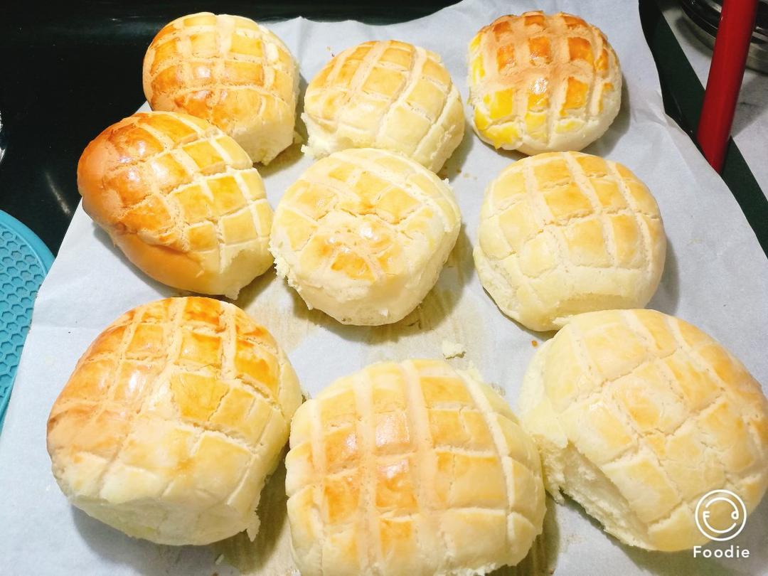好吃到炸裂的港式菠萝包（附带制作酥皮的小视频）