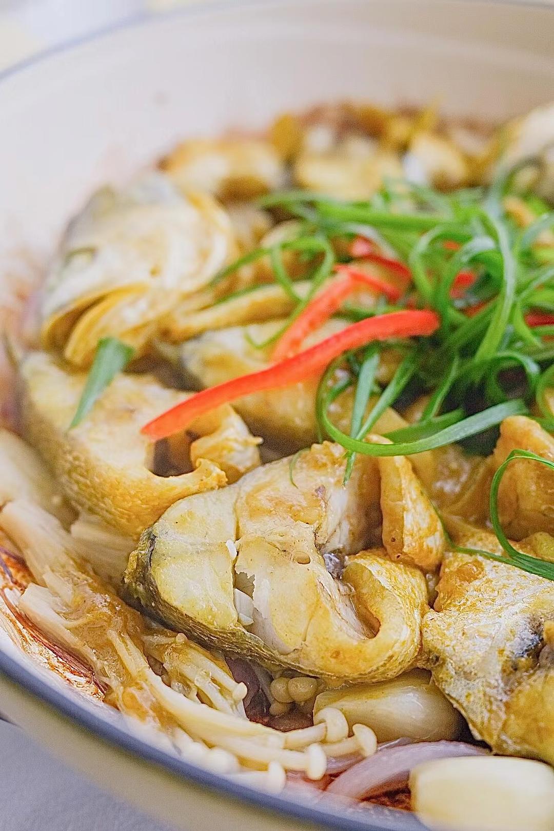 珐琅锅美食 | 盐焗黄花鱼的做法