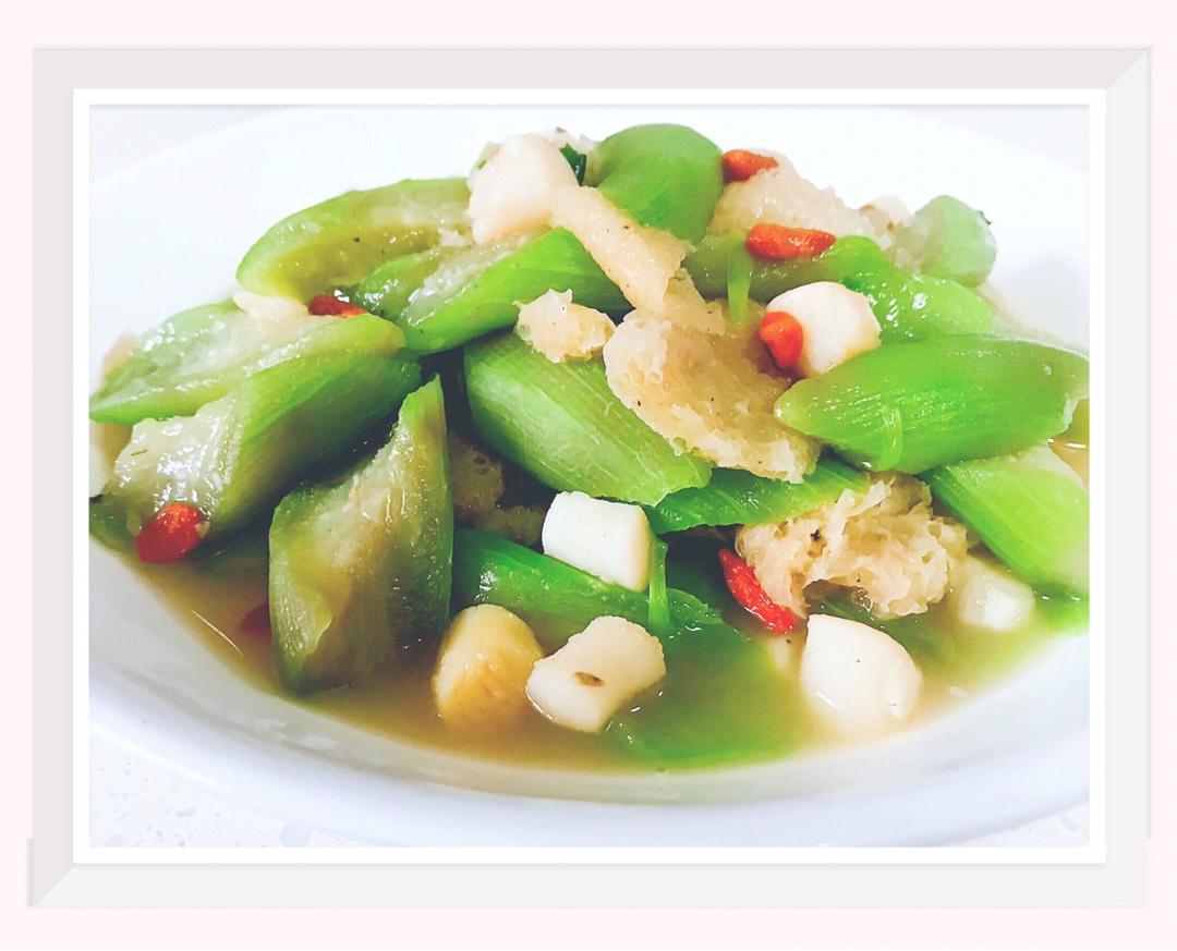 馋嘴的仙女奶奶做的竹荪干贝烩丝瓜低脂餐