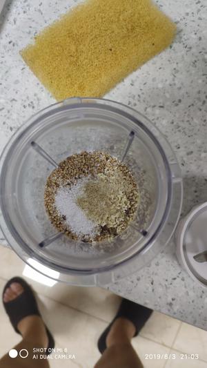 不一样的芝麻盐（榨汁机，搅拌机，料理机版）的做法 步骤3