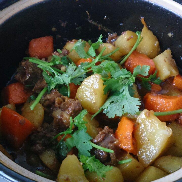 红烧土豆牛腩
