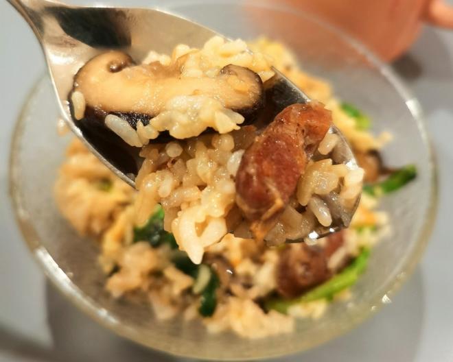 香菇腊肠焖饭 + 电饭锅煲仔饭的多变式的做法