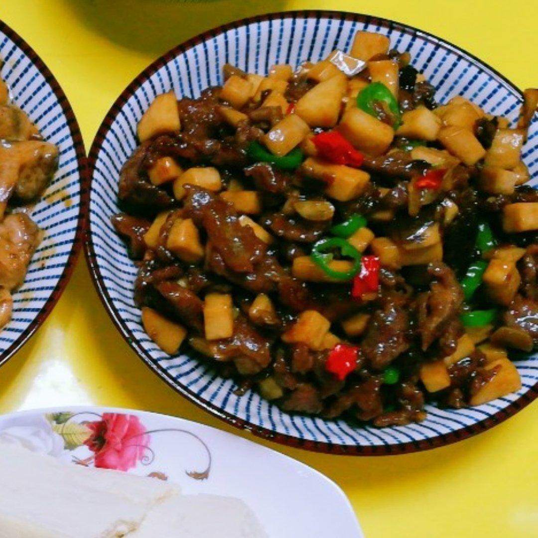 黑椒杏鲍菇牛肉粒