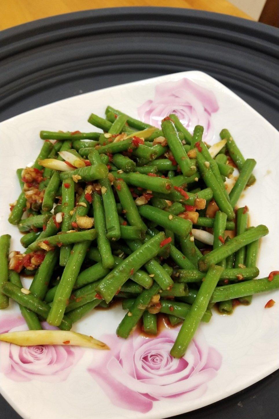 厨师长教你：“凉拌长豆角”的家常做法，夏天没食欲，很适合开胃