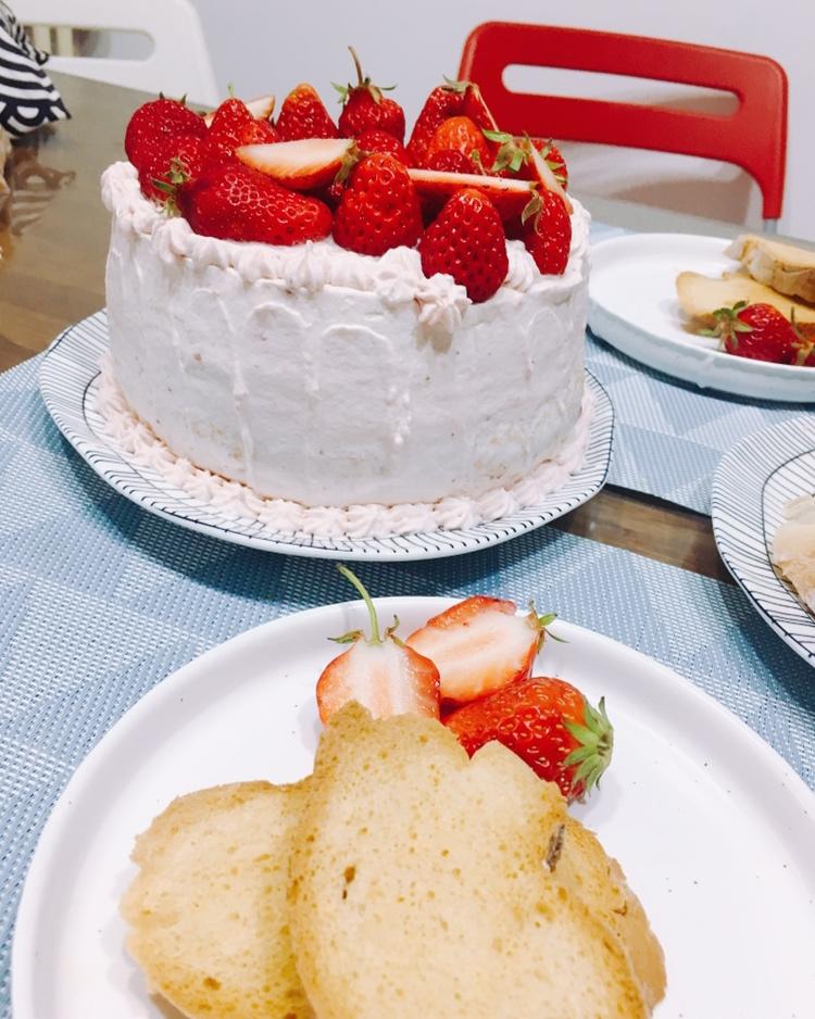 【视频】草莓奶油蛋糕～新手福音 戚风也可以不用分蛋啦