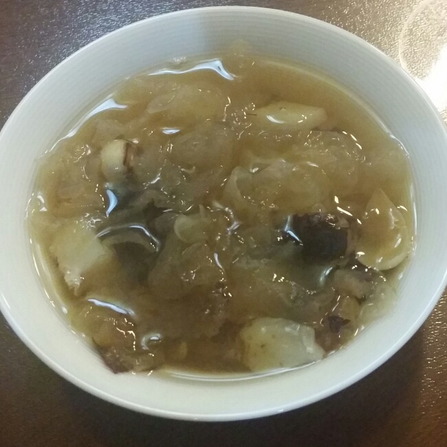 红枣莲子银耳汤