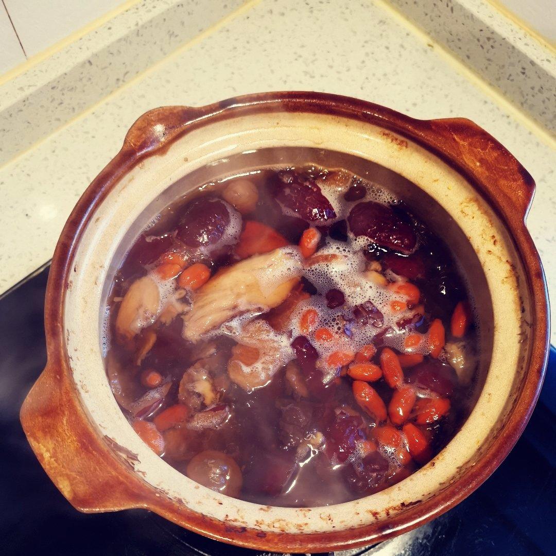 当归红枣鸡蛋