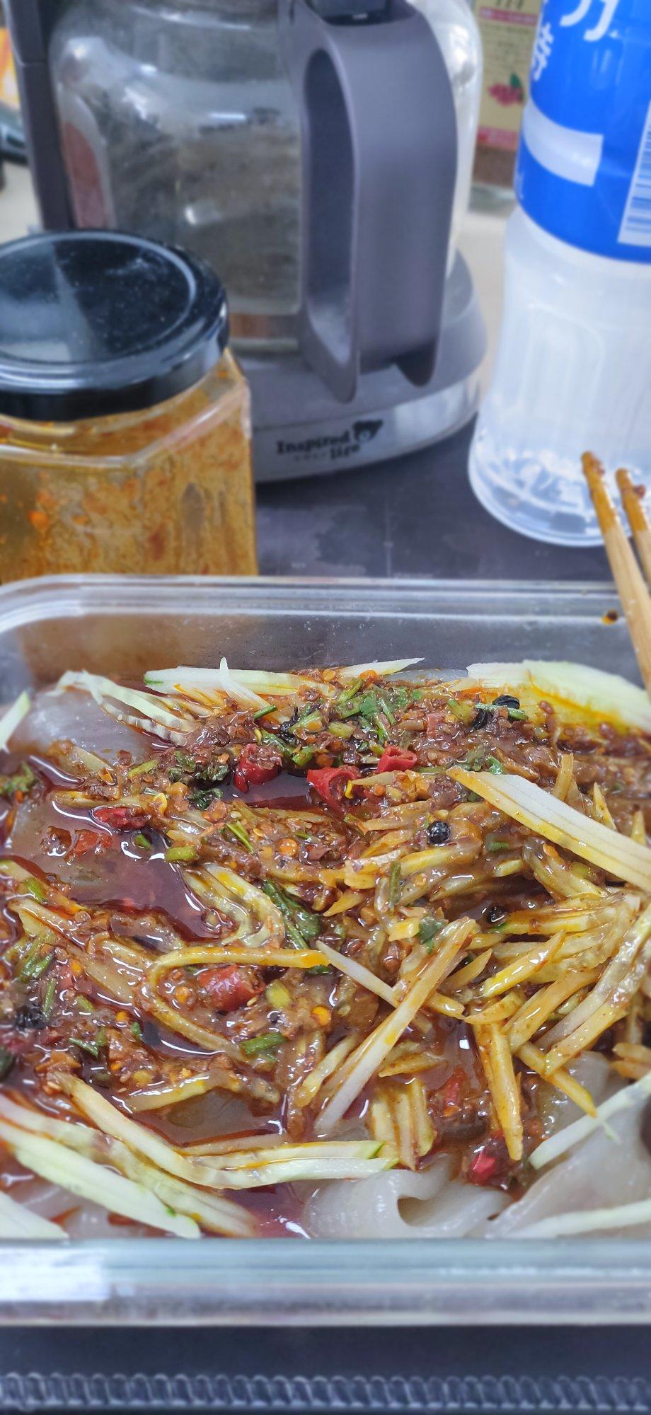 麻酱流汁宽粉