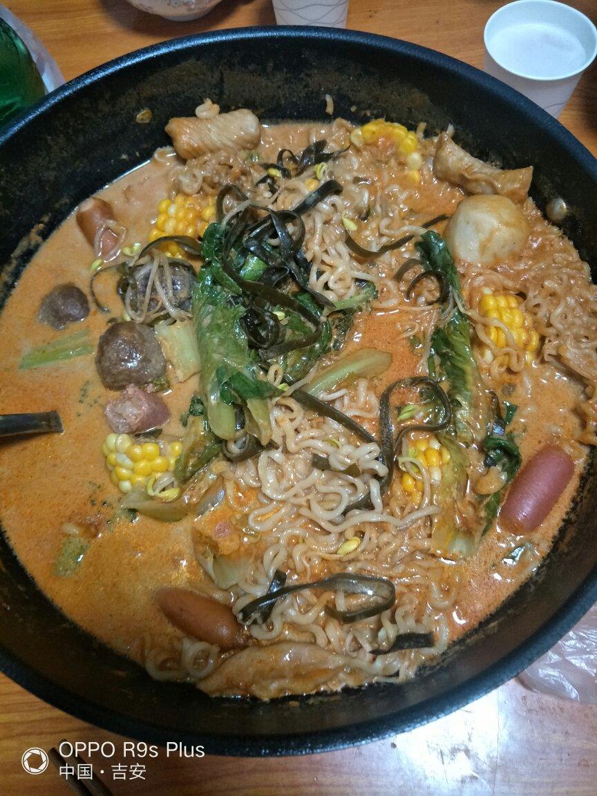 加牛奶煮的麻辣烫（芝麻酱是灵魂）