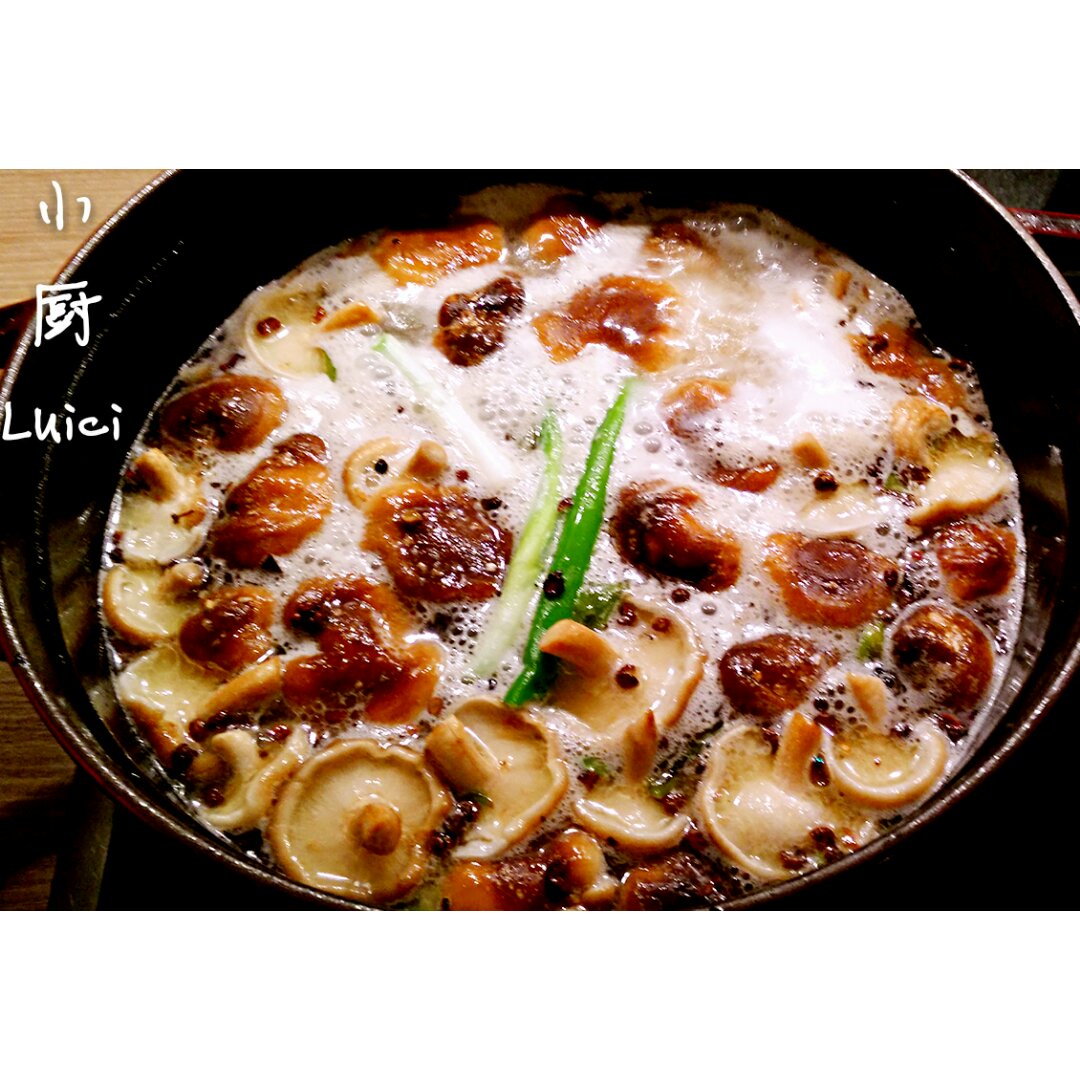 香菇炖鸡汤