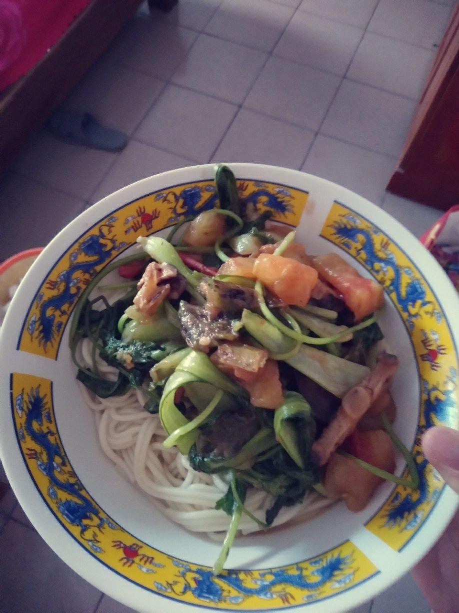 番茄香菇酸汤面