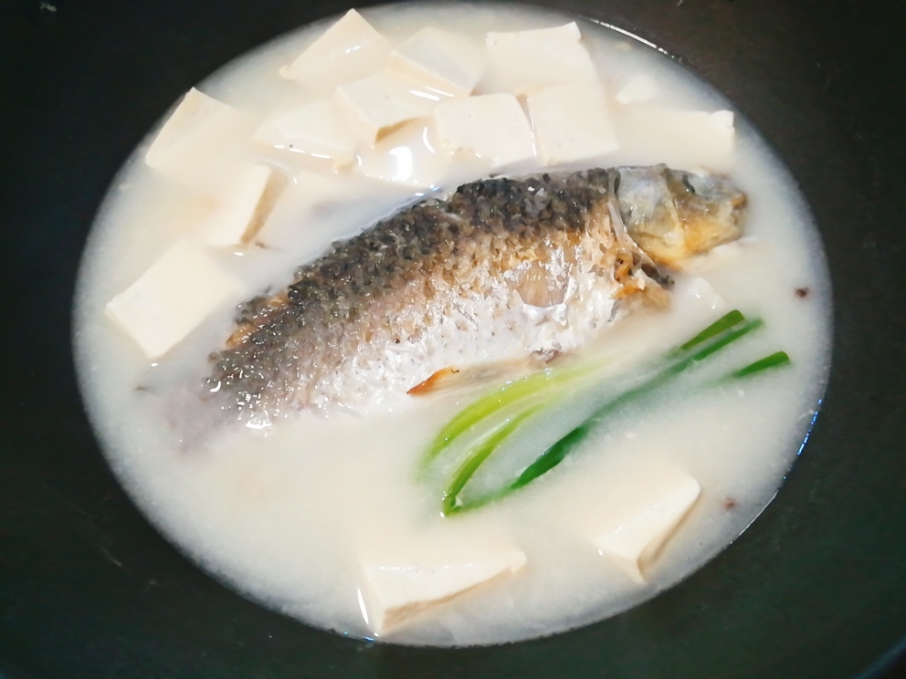 自然香浓的“川味”鲫鱼豆腐汤的做法