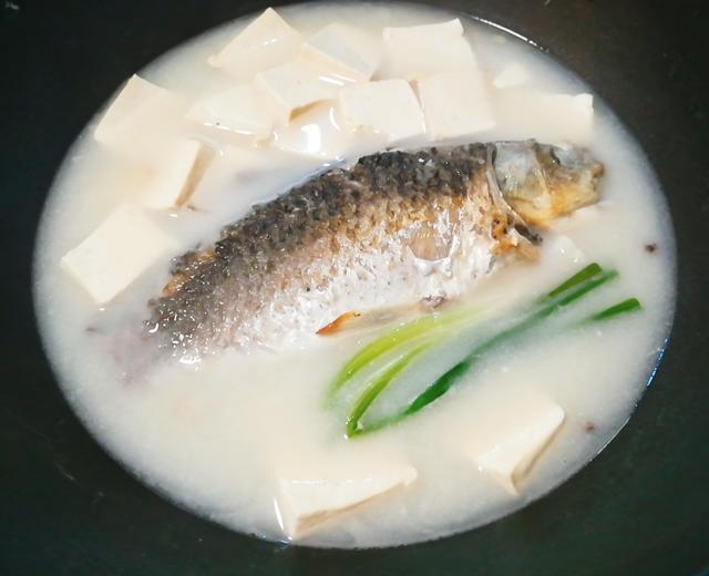 自然香浓的“川味”鲫鱼豆腐汤的做法