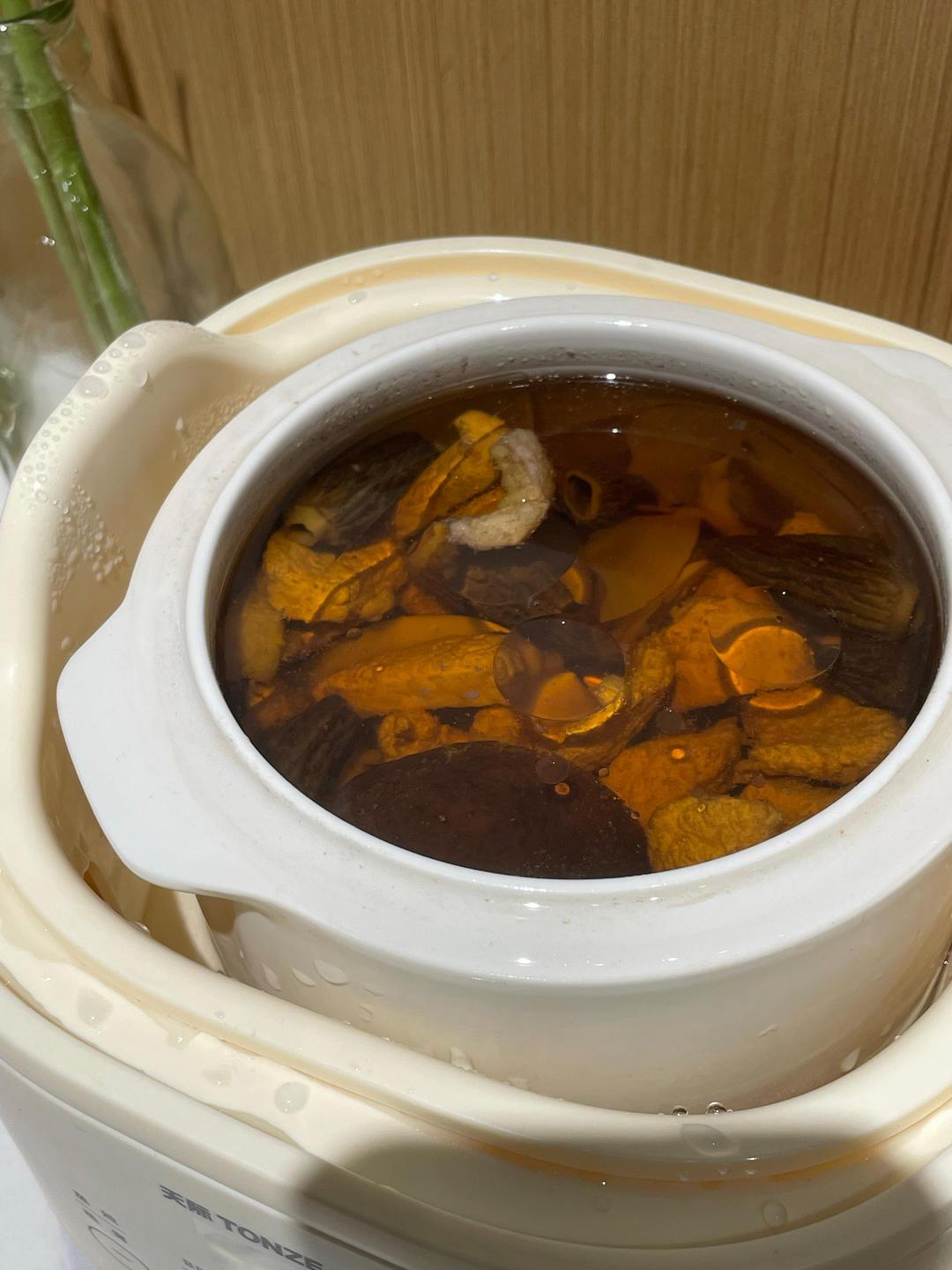 清热润肺‼️提高免疫力‼️羊肚菌海底椰瘦肉汤🍲的做法 步骤6